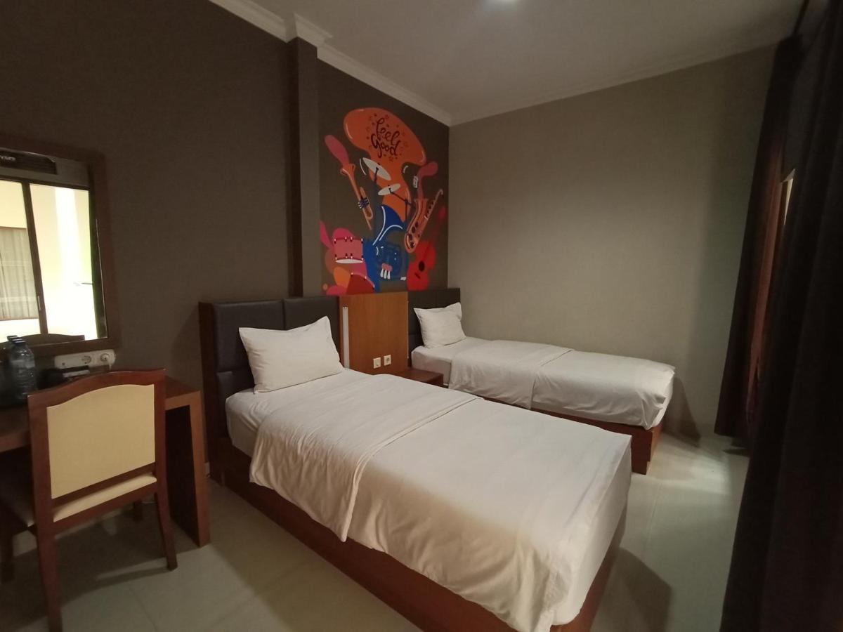 Votel Viure Hotel Jogjakarta Maguwo Extérieur photo