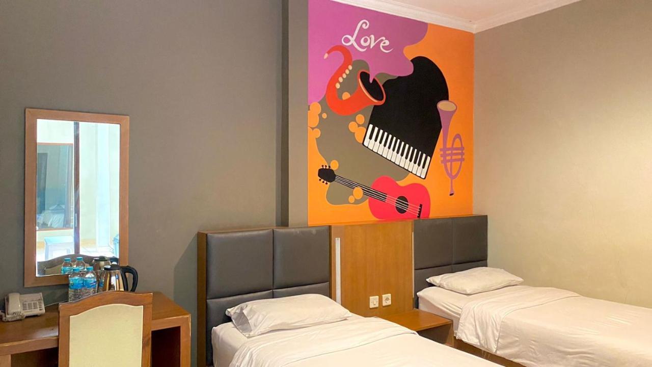 Votel Viure Hotel Jogjakarta Maguwo Extérieur photo