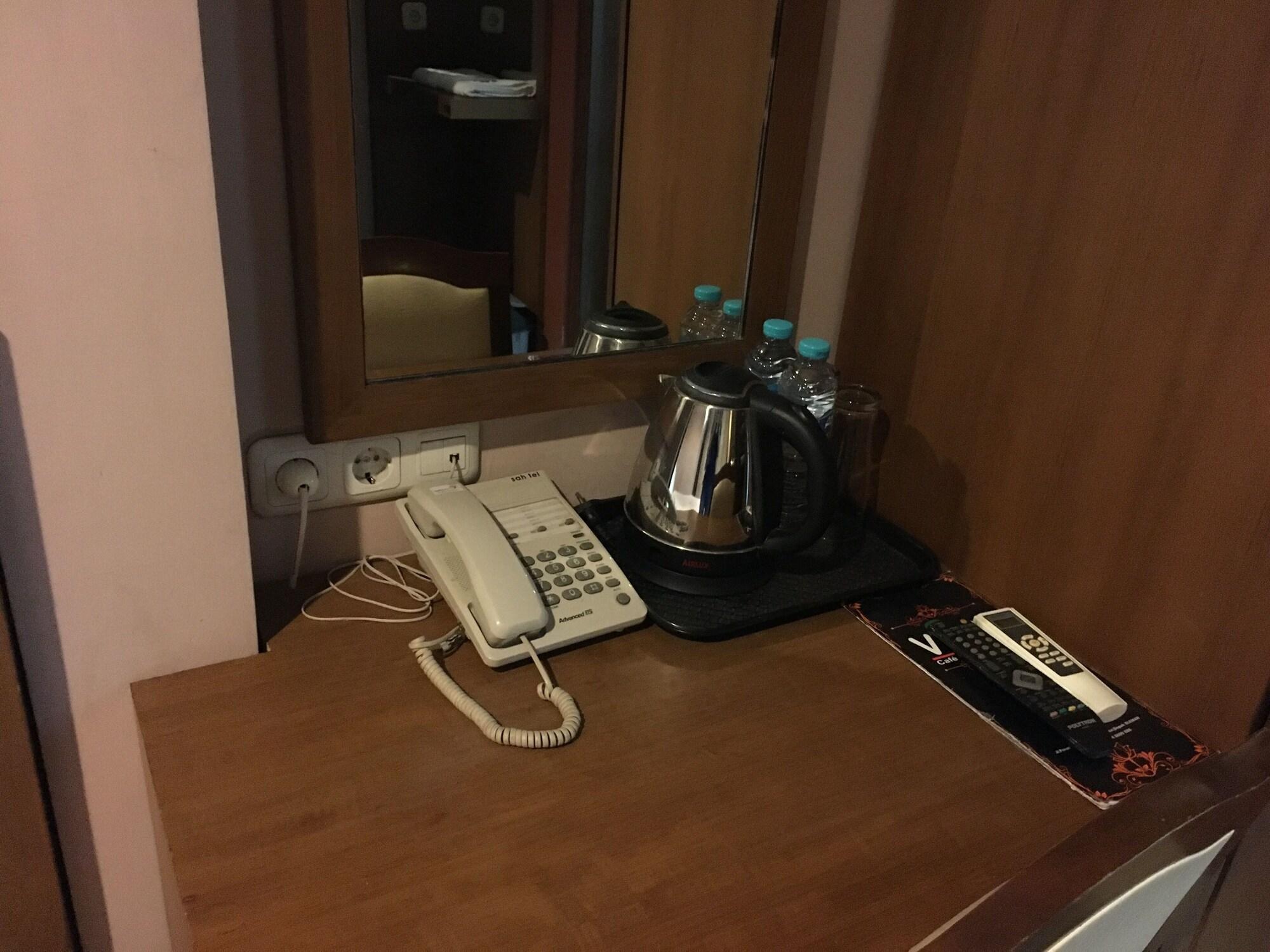 Votel Viure Hotel Jogjakarta Maguwo Extérieur photo