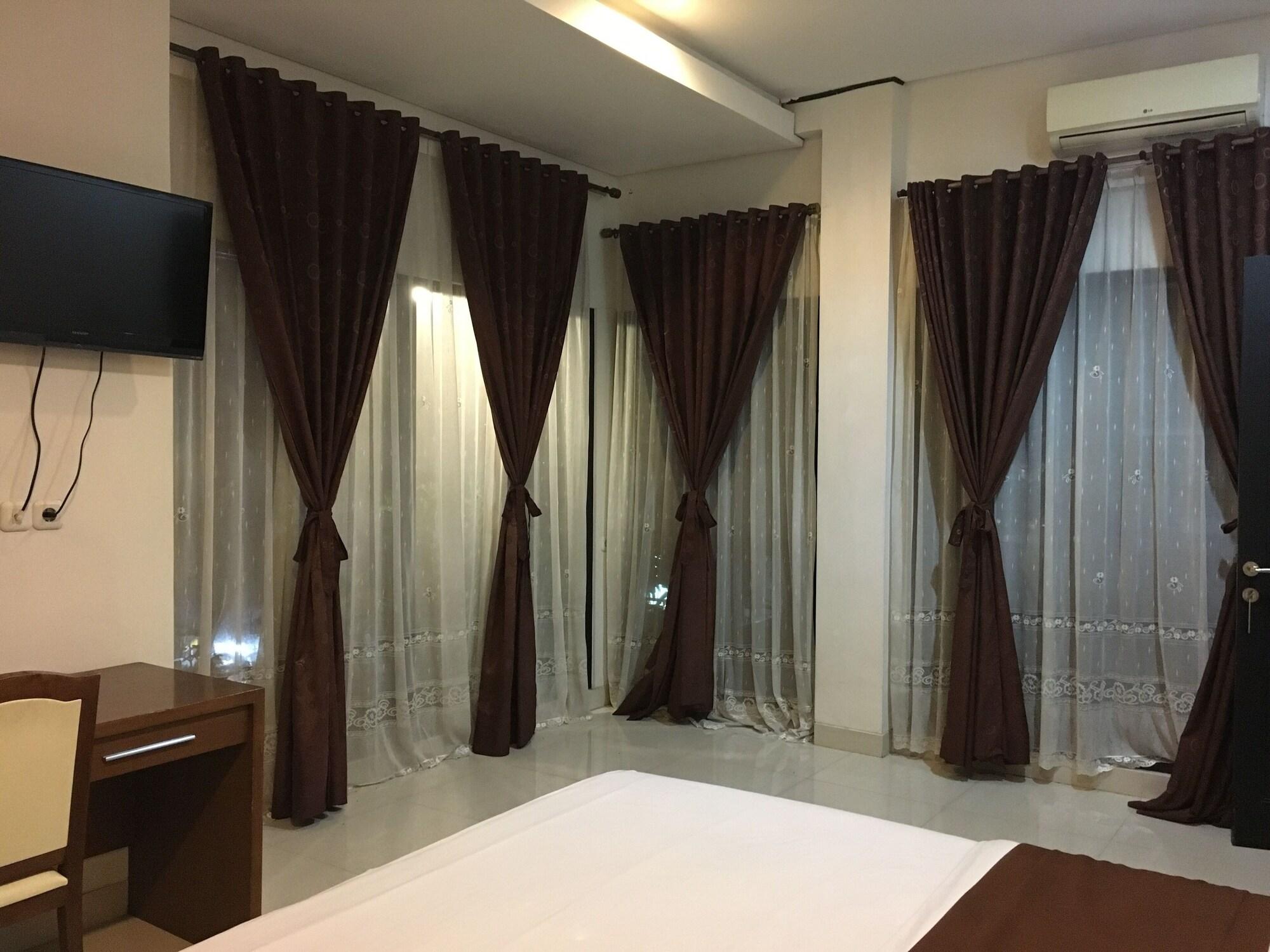 Votel Viure Hotel Jogjakarta Maguwo Extérieur photo