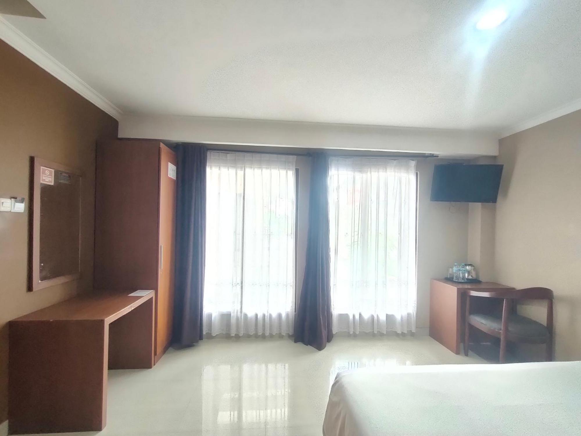 Votel Viure Hotel Jogjakarta Maguwo Extérieur photo