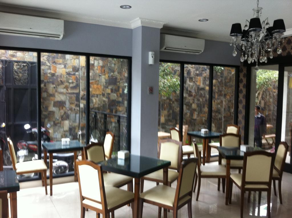 Votel Viure Hotel Jogjakarta Maguwo Extérieur photo